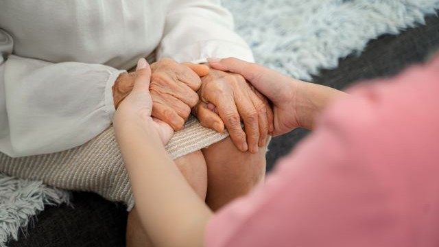 Patronales de dependencia alertan sobre las nuevas exigencias en ayuda a domicilio: Imposibles de cumplir.